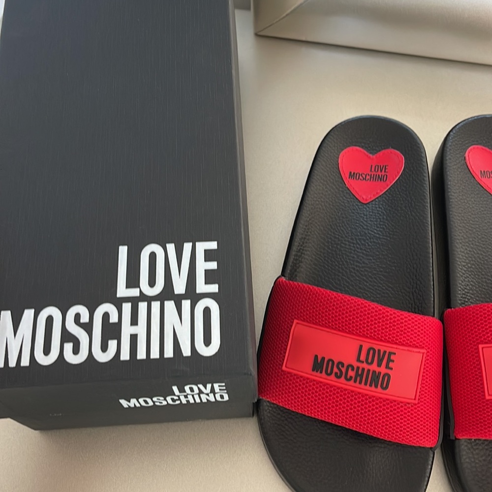 NWT Love Moschino Pool Slides